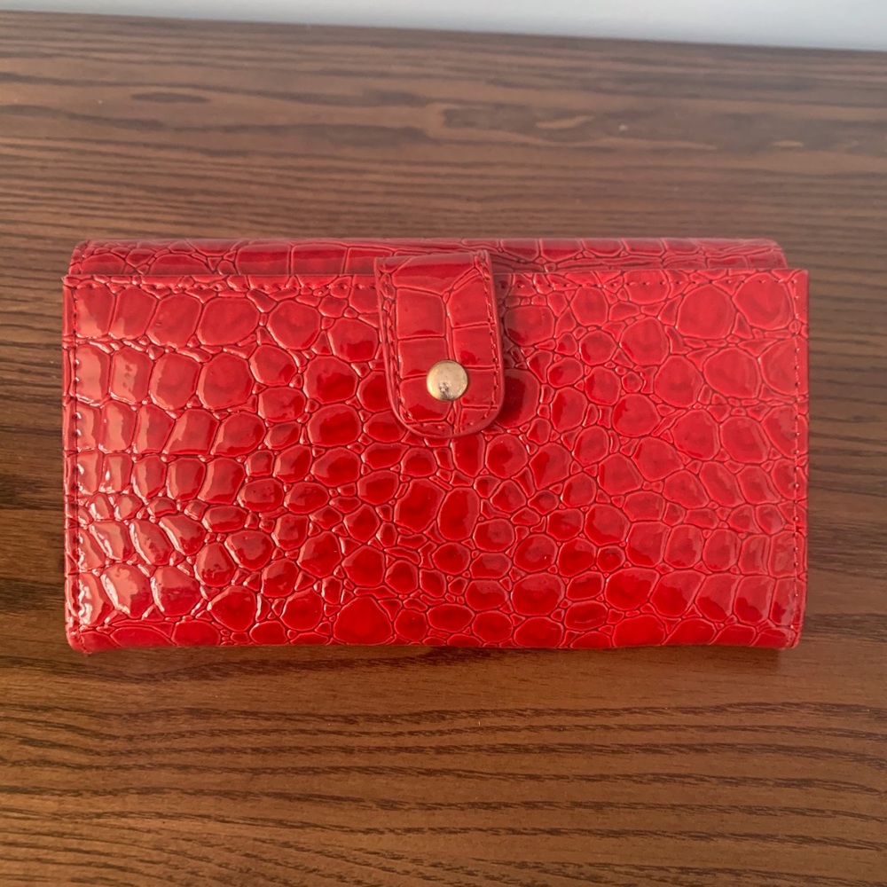 Beautiful Red Wallet - Picture 3 of 4